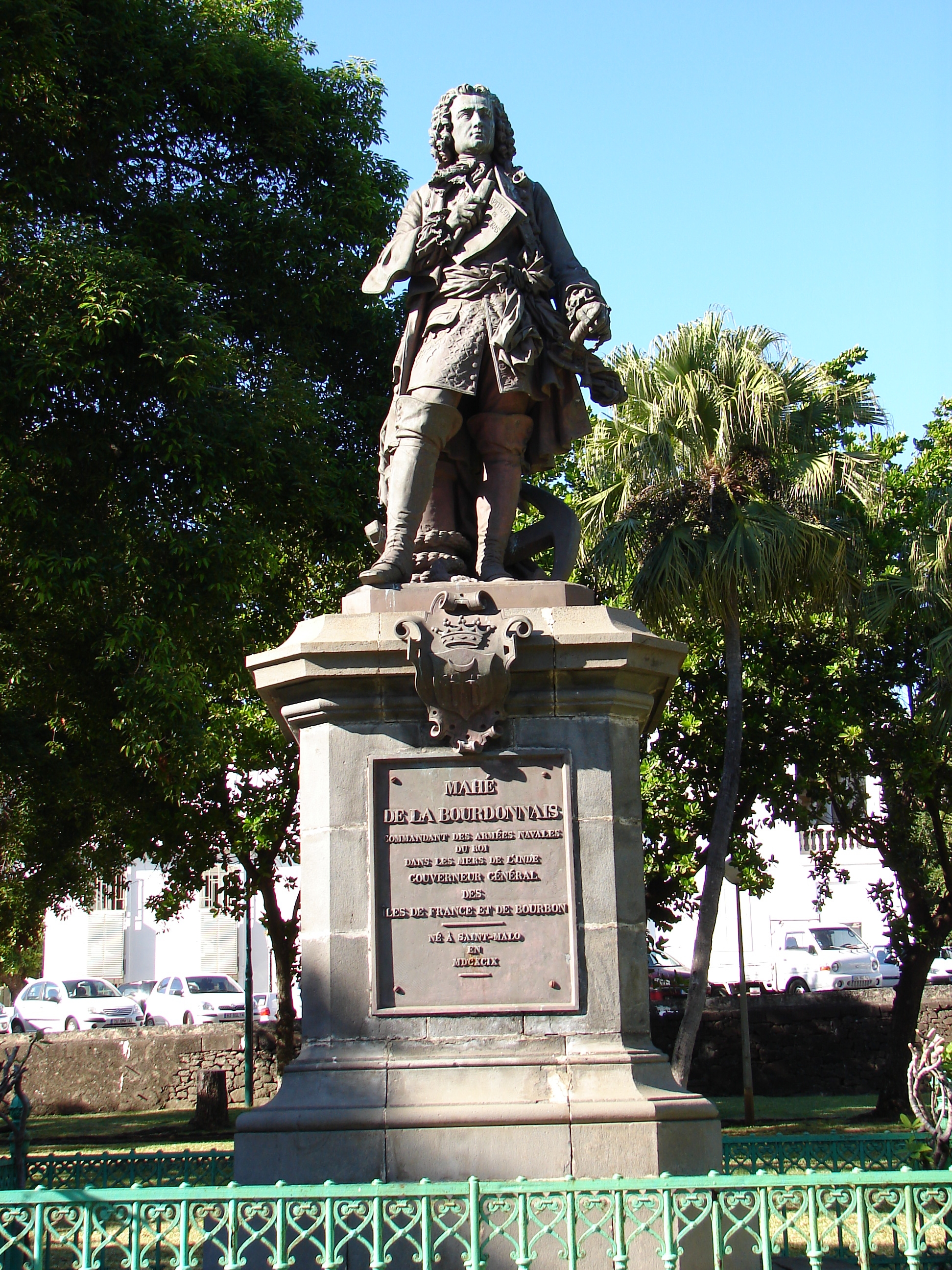 Que faire de la statue de Mahé de Labourdonnais?